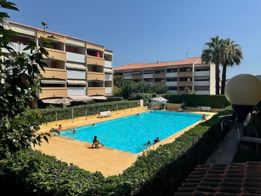 Appart Cosy, Piscine, Clim, Parking Prive - Proche Plage - Arrivee Autonome - Lit Queen Size La Seyne-sur-Mer Buitenkant foto